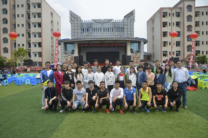 春光灿烂,风和日丽的人间四月天,4月28日泸州建校50余名师生齐集泸县